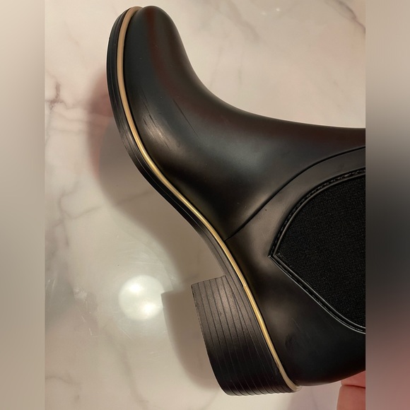 Kate Spade Sedgewick Chelsea Rain Boots Rubber with Elastic Black Gold Pull On - Picture 6 of 13